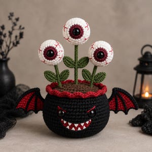 Patrón de maceta de ganchillo con forma de ojo para Halloween, maceta de murciélago espeluznante amigurumi, decoración gótica de Halloween, patrón de ganchillo en PDF.