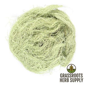Puede incluir: Un gran paquete de fibra natural seca de color verde claro, tambi&eacute;n conocido como musgo espa&ntilde;ol, utilizado para arreglos florales y manualidades.