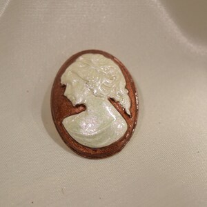 Brown Cameo Brooch