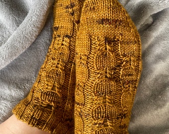 Haycorn Sock PATTERN // Cable knit sock pattern //