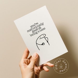 Könnte beinhalten: Eine weiße Karte mit dem Text "you're suspiciously good at being a boss" und einer einfachen Strichmännchen-Illustration. Die Karte hat auch einen Stempel "digitaler Download". Die Karte wird von einer Hand gehalten.
