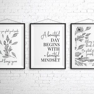 Puede incluir: Tres impresiones enmarcadas en blanco y negro con citas inspiradoras e ilustraciones florales. La primera impresi&oacute;n dice "when you plant good seeds good things grow". La segunda impresi&oacute;n dice "A beautiful day begins with a beautiful mindset". La tercera impresi&oacute;n dice "Nothing in nature blooms all year. Be patient with yourself".