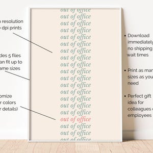 Pode incluir: Impress&atilde;o emoldurada com a frase "out of office" repetida verticalmente. O texto &eacute; verde claro, com uma inst&acirc;ncia em vermelho. O fundo &eacute; bege claro.