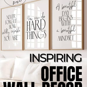 Puede incluir: Tres impresiones de arte de pared inspiradoras con texto negro sobre fondo blanco. Las impresiones est&aacute;n enmarcadas en un marco de madera claro. El texto en las impresiones dice: "Nunca olvides lo incre&iacute;blemente capaz que eres", "Puedes hacer cosas dif&iacute;ciles" y "Un d&iacute;a hermoso comienza con una hermosa mentalidad".