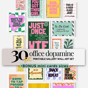 Könnte beinhalten: Eine Sammlung von 30 druckbaren Galeriewandkunstwerken mit verschiedenen Designs und Texten. Die Kunstwerke enthalten motivierende Zitate, Bürohumor und To-Do-Listen. Die Farbpalette umfasst Rosa, Grün, Gelb und Blau. Bonus-Mini-Kartengrößen sind enthalten.