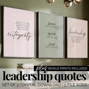 以下が含まれることがあります： リーダーシップに関するインスピレーションを与える引用句が書かれた、額装された3つのプリント。プリントはソフトなパステルカラーで、エレガントなタイポグラフィが特徴です。画像の下部には「leadership quotes」と「digital download」と書かれています。