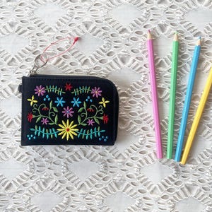 Vintage Kleine und dünne Brieftasche aus Canvas-Stoff mit Zweifach-Reißverschluss, Stickerei mit bunten Blumen vorne, bunte Geldbörse, Hippie-Kartenhalter
