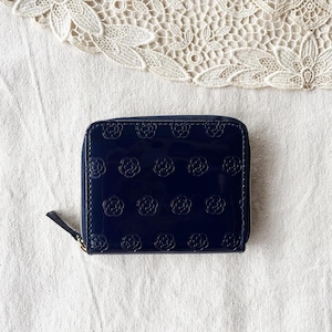 CLATHAS (japanische Marke) Kunstleder Brieftasche aus Kunstleder, geprägtes Blumen Signature Logo, Münztasche, Geldtasche, Kartenhalter quadratische Geldbörse