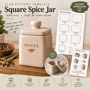 Könnte beinhalten: Eine digitale Platten-Töpfervorlage für ein quadratisches Gewürzglas, bestehend aus einem beigen Keramikgefäß mit Deckel und Knauf, dem Wort SPICES und einem Blattsymbol. Enthält einen Vorlagenbogen mit beschrifteten Teilen und eine Montageanleitung.