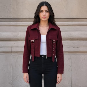 Veste utilitaire en laine bordeaux | Veste courte pour femme | Vêtement d'extérieur à boucle