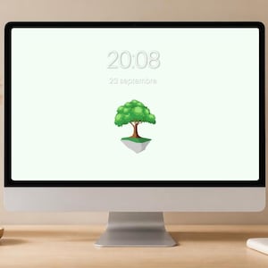 Peut inclure: Un écran d'ordinateur de bureau affichant un fond blanc avec l'heure 20:08, la date 23 septembre et un graphique centré représentant un arbre vert sur une petite île rocheuse flottante avec un tronc marron et un feuillage arrondi.