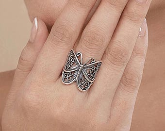 Srebrny pierścionek w stylu vintage z motylem – ręcznie oksydowany, filigranowy, wyrazisty element w stylu boho dla kobiet