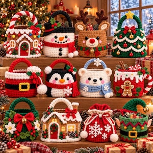 Pode incluir: Uma coleção de doze cestas e bolsas de crochê com temas festivos, incluindo casa de gengibre, boneco de neve, rena, árvore de Natal, Papai Noel, pinguim, urso polar, caneca, guirlanda e elfo, todos com detalhes intrincados em fios de lã.