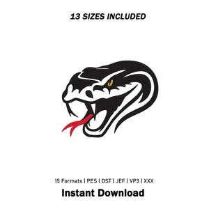 Peut inclure: Un motif de broderie numérique représentant une tête de serpent noire stylisée avec un œil jaune, des crocs blancs et une langue rouge fourchue. Le texte indique 13 SIZES INCLUDED, 15 Formats | PES | DST | JEF | VP3 | XXX et Instant Download.