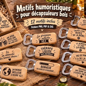 Könnte beinhalten: Eine Sammlung von zwölf rechteckigen Flaschenöffnern aus Holz, jeder mit einem einzigartigen schwarzen Gravurdesign und französischem Text. Die Öffner haben einen Metallmechanismus an einem Ende und liegen auf einer braunen Oberfläche.