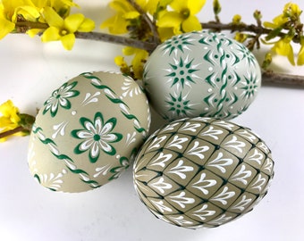 Set of 3 Chicken Eggs, Easter Eggs, Polish Pisanki, Drop Pull Pysanky Eggs in Green