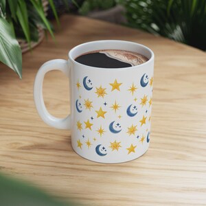 Himmelsk sol, måne, stjärnor, keramisk mugg