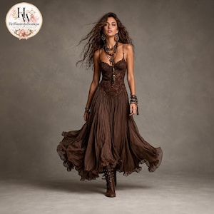 Puede incluir: Un vestido largo sin mangas de color marrón oscuro que presenta un corpiño ajustado con detalles de encaje intrincados y una falda plisada fluida. La prenda se combina con botas de cuero marrón oscuro y collares de cuentas superpuestos.
