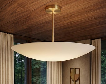 Lámpara colgante moderna de color crema con forma de platillo - Lámpara de techo con varilla de latón cepillado para sala de estar y comedor.