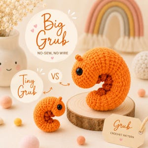 Puede incluir: Dos larvas de ganchillo naranjas, una grande y una pequeña, con ojos de plástico negro. El texto de la imagen dice Big Grub, Tiny Grub y Grub Crochet Pattern. Las larvas están hechas sin costuras ni alambres. La grande está sobre una rodaja de madera.