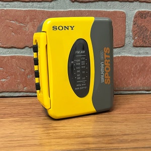 Sony Sports Walkman WM-SXF10 AVLS Tested and Working Vintage 1990s