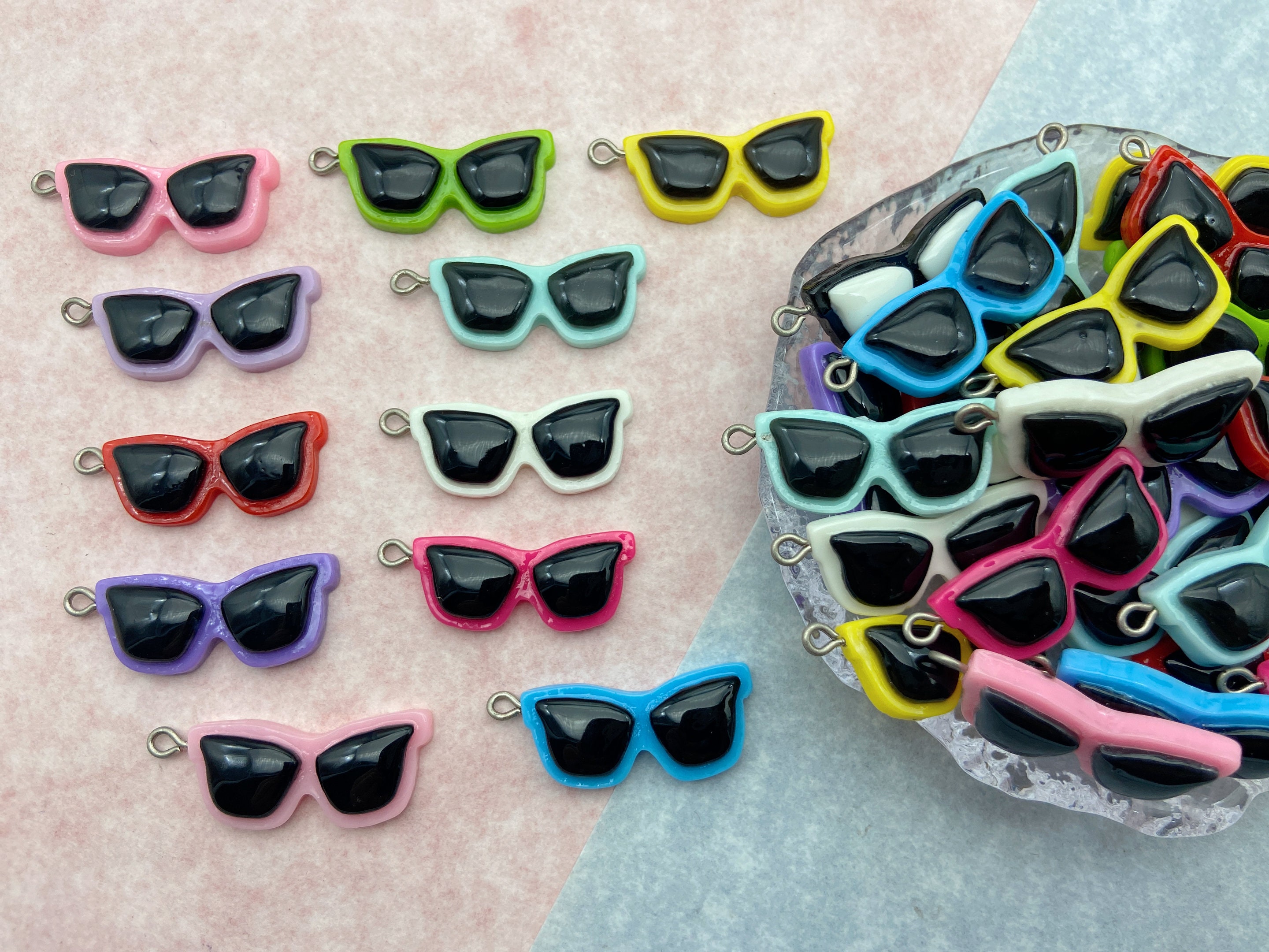Mixed Color Kawaii Resin Sunglasses Charms Earring Necklace Bracelet Bead Pendants DIY Jewelry Decoden Cabochon Keychain Accessories