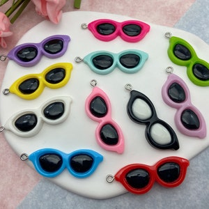 Mixed Color Kawaii Resin Sunglasses Charms Earring Necklace Bracelet Bead Pendants DIY Jewelry Decoden Cabochon Keychain Accessories
