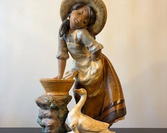 Lladró "Laundry Day" porcelain Figurine Mint Condition
