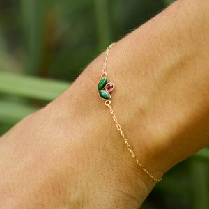 Bracelet mini fleuri doré à l'or fin 24 carats et pierres semi-précieuses / Collection Blossom mini image 1