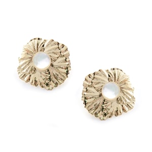 Grandes boucles d'oreilles fleur puces dorées à l'or fin 24 カラット et ピエール セミプレシュース / コレクション アザレ GM