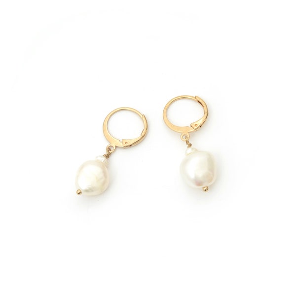 Boucles d'oreilles dorées à l'or fin 24 carats et perles d'eau douce /  Collection Neige