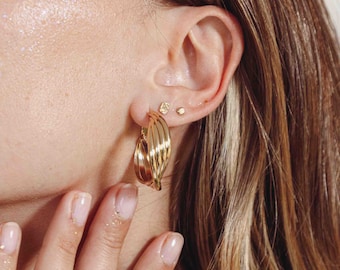 Boucles d'oreilles créoles torsadées dorées à l'or fin 24 carats / Collection Madame