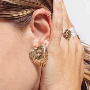 Boucles d'oreilles puces dorées à l'or fin 24 carats / Collection Cœur Sacré pur GM image 5