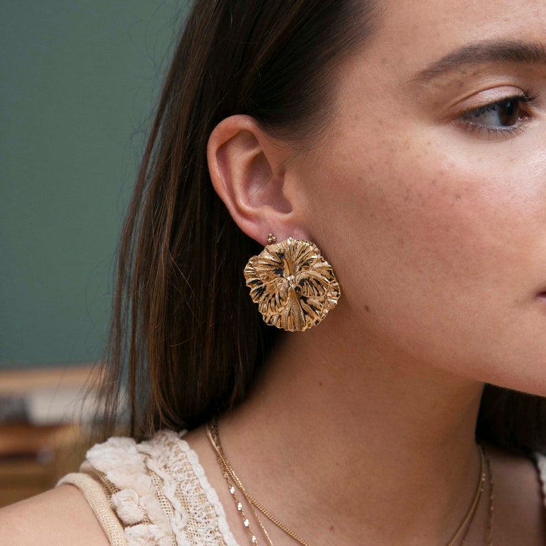 Grandes boucles d'oreilles fleuries