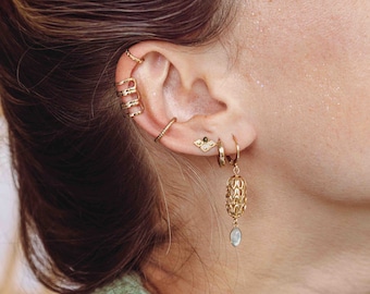 Boucles d'oreilles longues dorées à l'or fin 24 carats et pierres semi-précieuses / Collection Chimère marquises