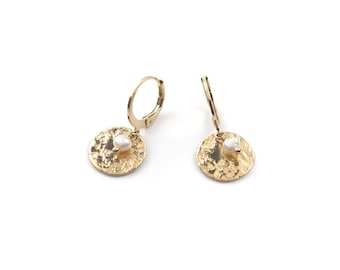 Boucles d'oreilles dorées à l'or fin 24 carats et perles d'eau douce /  Collection Aloha
