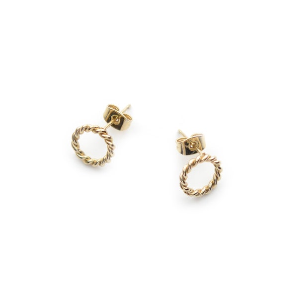 Boucles d'oreilles puces torsadées, dorées à l'or fin 24 Karat / Collection Torsade