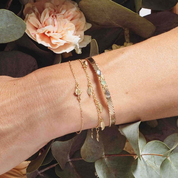 Bracelet jonc fleuri doré à l'or fin 24 carats et pierres semi-précieuses / Collection Florilège