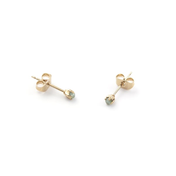 Mini boucles d'oreilles puces dorées à l'or fin 24 carats et pierres semi-précieuses / Collection Véga