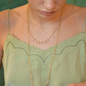 Collier doré à l'or fin 24 カラット et perles d'eau douce / コレクション Perle Pampille