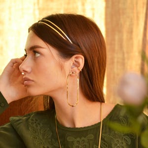 Boucles d'oreilles ovales dorées à l'or fin et pierres semi-précieuses / コレクション ミラージュ