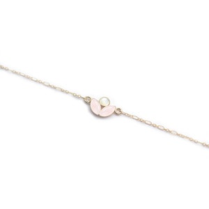 Bracelet mini fleuri doré à l'or fin 24 carats et pierres semi-précieuses / Collection Blossom mini Quartz rose, nacre