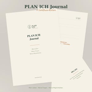 Può includere: Un diario PLAN ICH con pagine color crema e testo scuro. La copertina mostra il titolo PLAN ICH Journal e la frase Mein Leben, Meine Fragen, Meine Möglichkeiten. Sono incluse carte con il testo WILL ICH e Geldfluss-Karten.