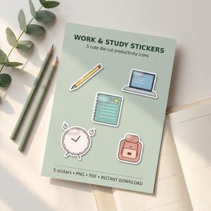 Pode incluir: Uma folha verde-clara com o texto WORK & STUDY STICKERS e 5 ícones de produtividade recortados, incluindo um lápis amarelo, um portátil, um caderno azul-petróleo com uma estrela, um despertador redondo e uma mochila rosa, 5 autocolantes PNG + PDF.