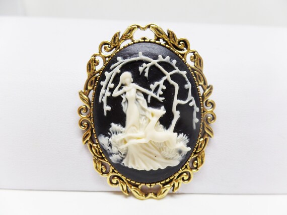 Gorgeous Diana Goddess of the Hunt Cameo Brooch Pin