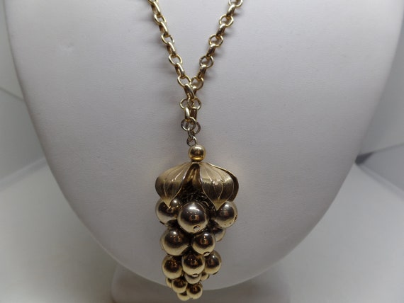 CELEBRITY Signed Vintage Grape Cluster Necklace