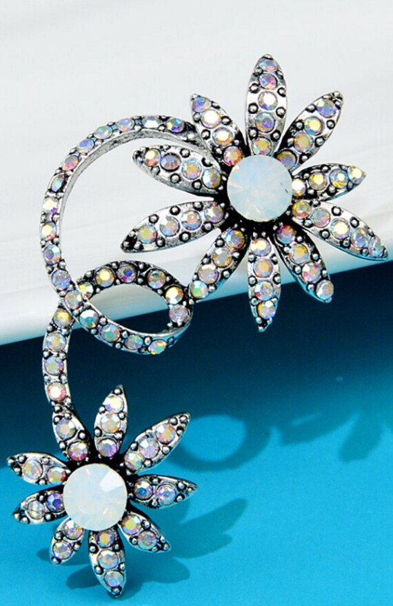 Fabulous Aurora Borealis Crystal Flower Brooch!