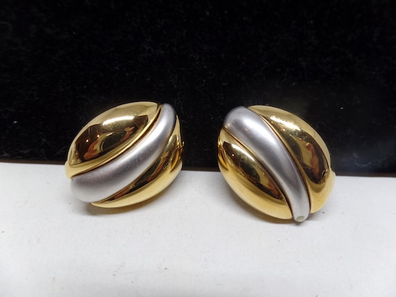 Gorgeous Vintage Pearl Status Button Clip Earrings! New Old Stock