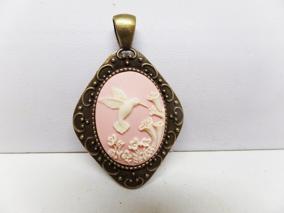 Gorgeous Pink Hummingbird Cameo Pendant