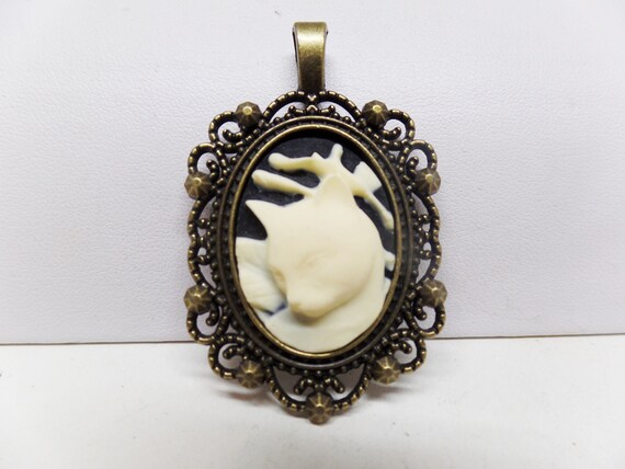 Gorgeous Cat Cameo Pendant